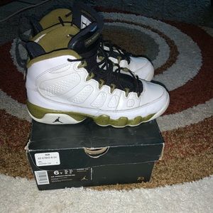 Jordan 9 retro white and gold size 6